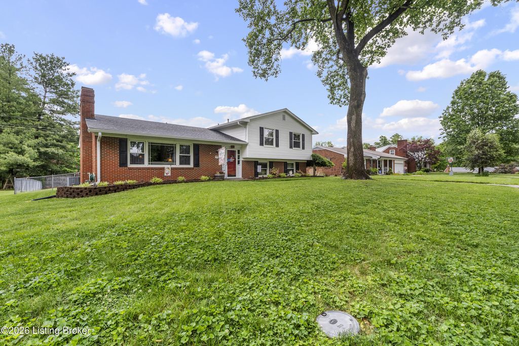 Photo of 7111 Creek Stone Blvd, Louisville, KY 40228 (MLS # 1716207)