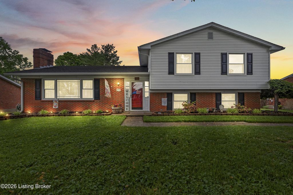 Photo of 7111 Creek Stone Blvd, Louisville, KY 40228 (MLS # 1716207)