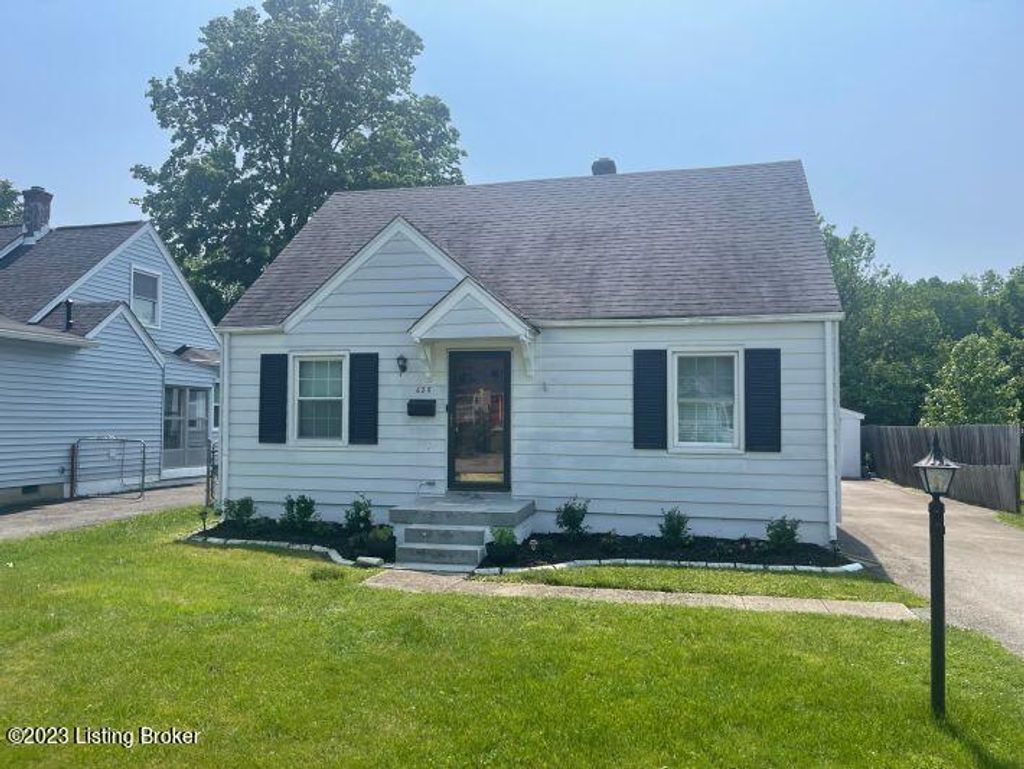 Photo of 628 Harris Pl, Louisville, KY 40222 (MLS # 1705218)