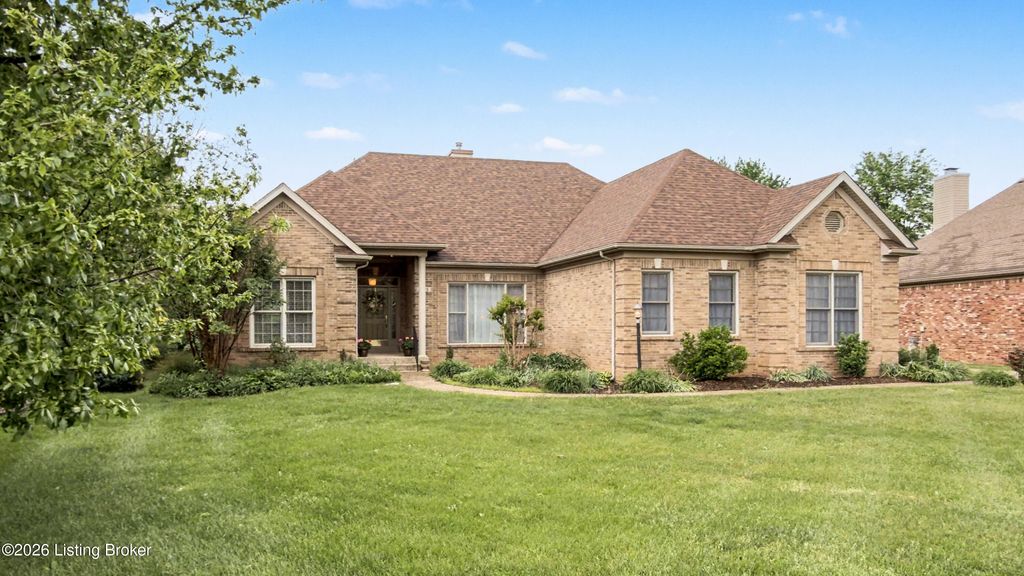 Photo of 6109 Chinaberry Ct, Prospect, KY 40059 (MLS # 1716091)