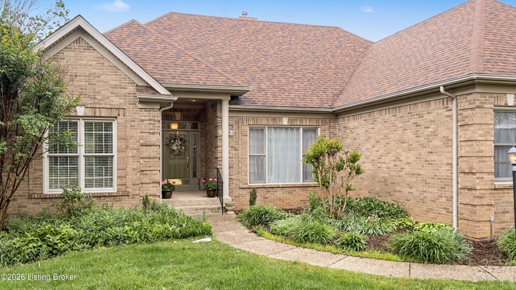 Photo of 6109 Chinaberry Ct, Prospect, KY 40059 (MLS # 1716091)