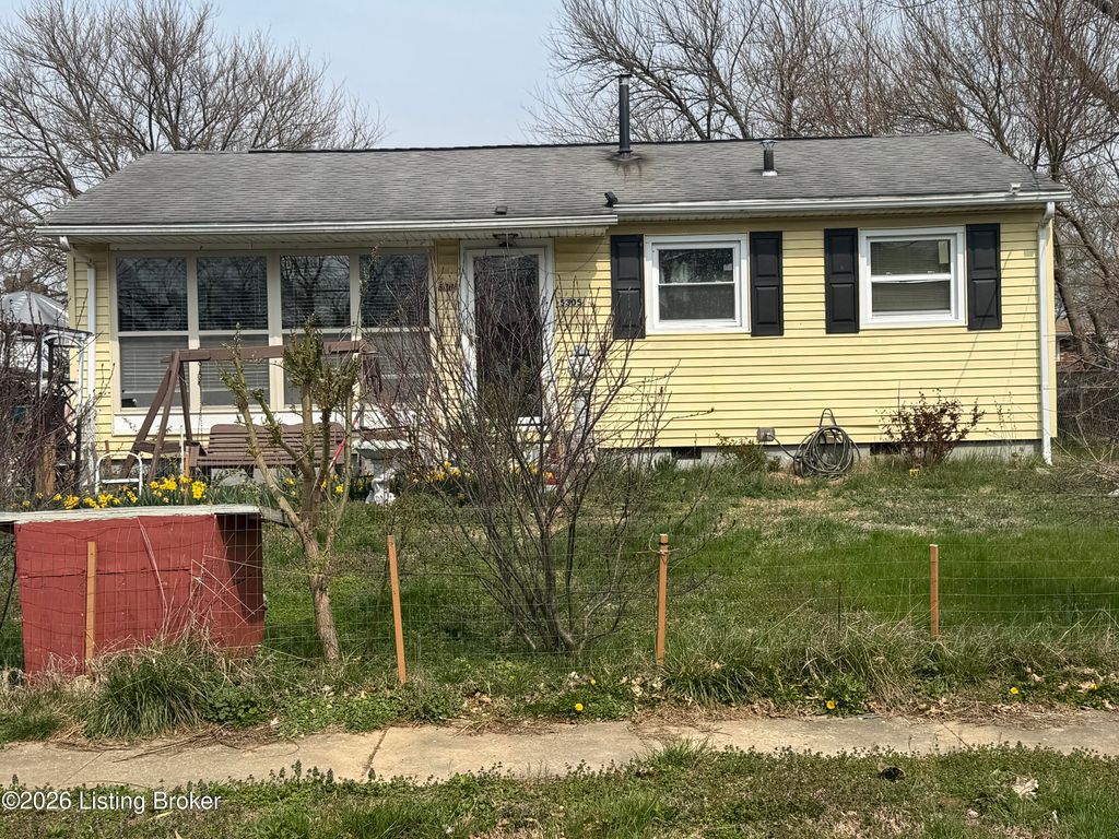 Photo of 5305 Red Oak Ln, Louisville, KY 40218 (MLS # 1712694)