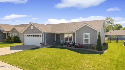 Photo of 10913 Pheasant Hill Cir, Louisville, KY 40229 (MLS # 1717077)
