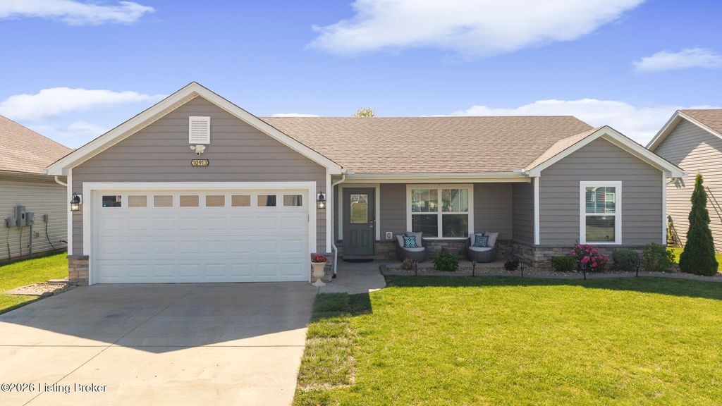 Photo of 10913 Pheasant Hill Cir, Louisville, KY 40229 (MLS # 1717077)