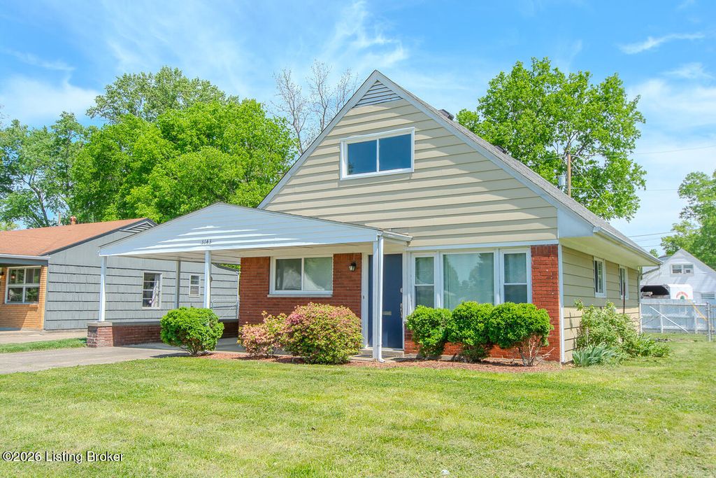 Photo of 3143 Commander Dr, Louisville, KY 40220 (MLS # 1715060)