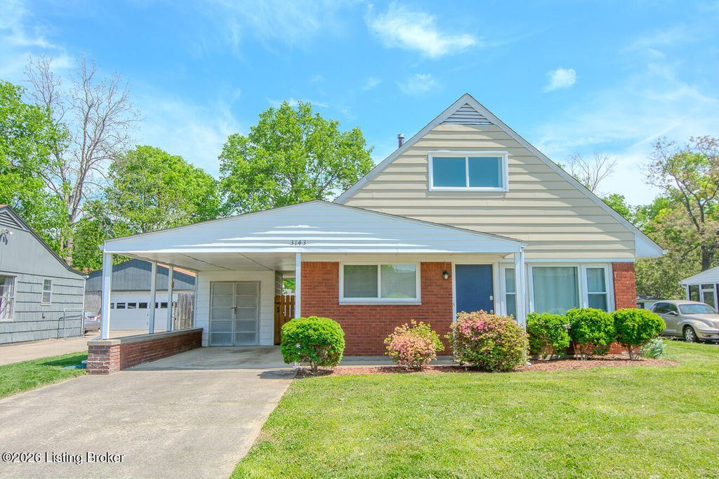 Photo of 3143 Commander Dr, Louisville, KY 40220 (MLS # 1715060)