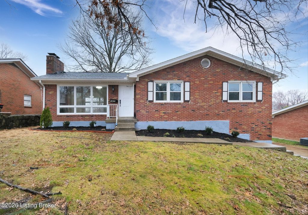 Photo of 1417 Cloverhills Dr, Louisville, KY 40216 (MLS # 1710473)