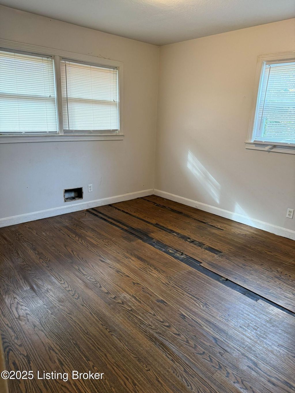 Photo of 4915 Manslick Rd, Louisville, KY 40216 (MLS # 1705503)