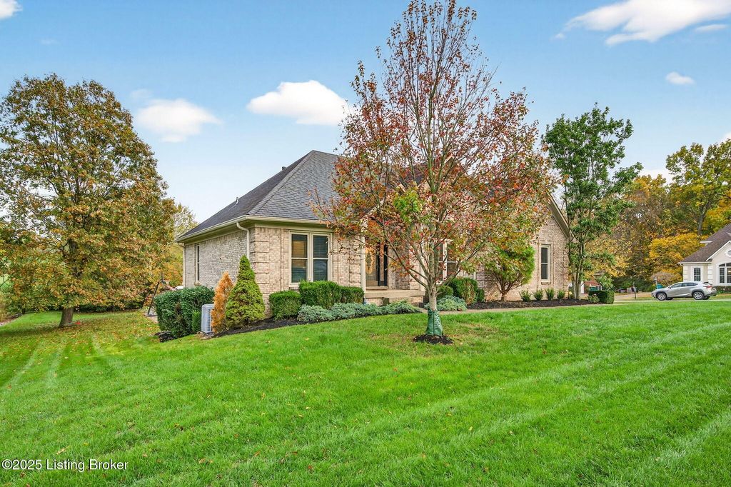 Photo of 16715 Polo Fields Ln, Louisville, KY 40245 (MLS # 1702125)