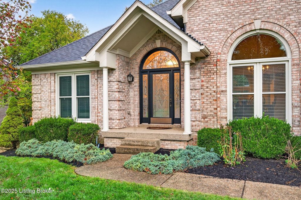 Photo of 16715 Polo Fields Ln, Louisville, KY 40245 (MLS # 1702125)