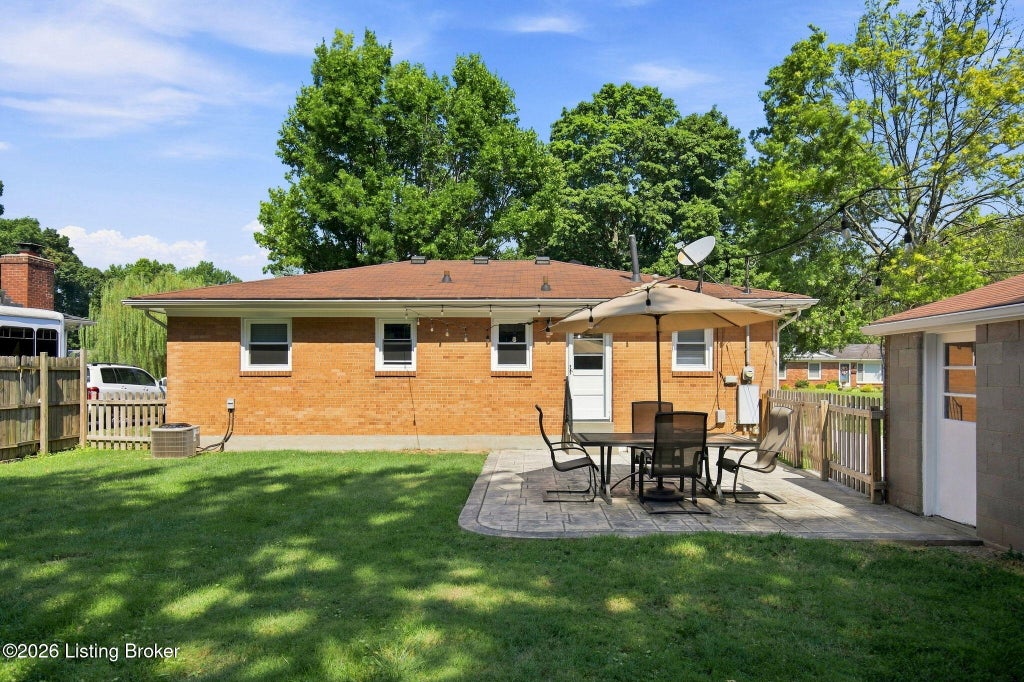 Photo of 7904 Greenway Dr, Lyndon, KY 40222 (MLS # 1728516)