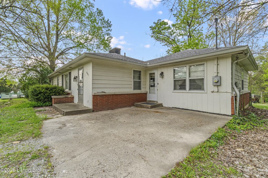 Photo of 4615 Glen Rose Rd, Louisville, KY 40229 (MLS # 1714114)