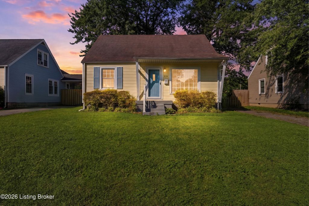 Photo of 234 W Esplanade Ave, Louisville, KY 40214 (MLS # 1717936)