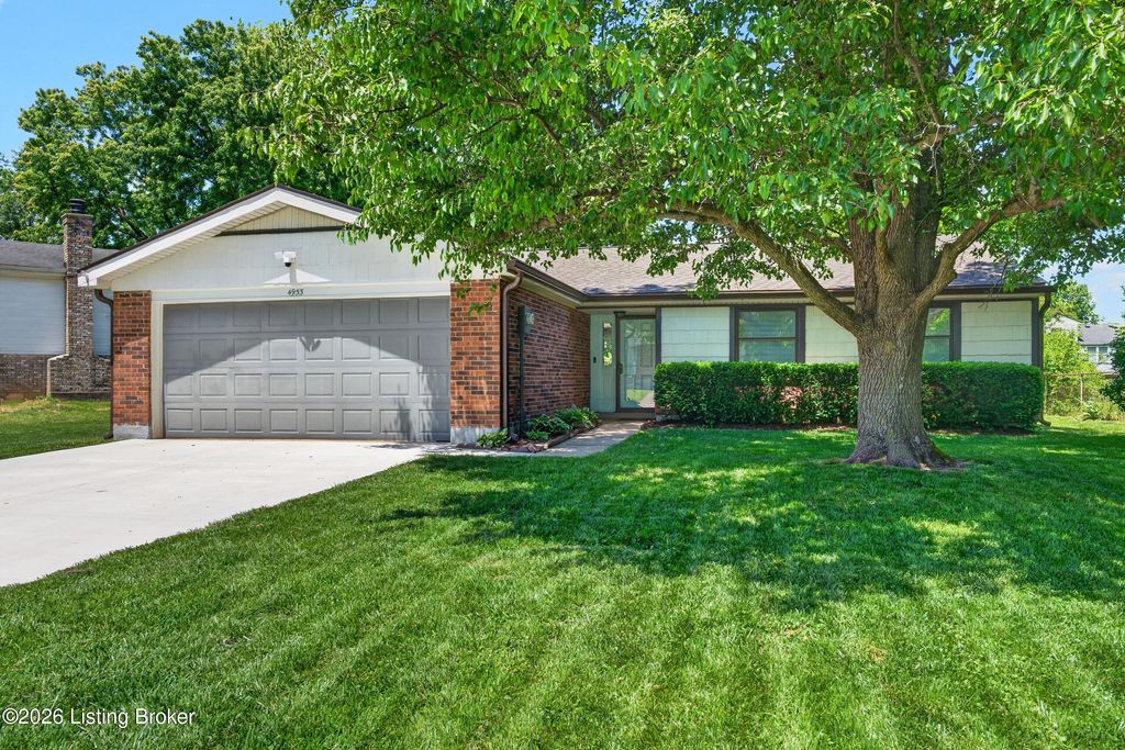 Photo of 4953 Winding Spring Cir, Louisville, KY 40245 (MLS # 1717575)