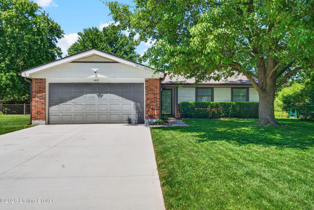 Photo of 4953 Winding Spring Cir, Louisville, KY 40245 (MLS # 1717575)
