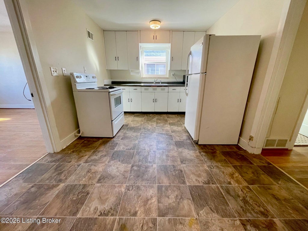 Photo of 210 Breckinridge Ln #2, Louisville, KY 40207 (MLS # 1729063)