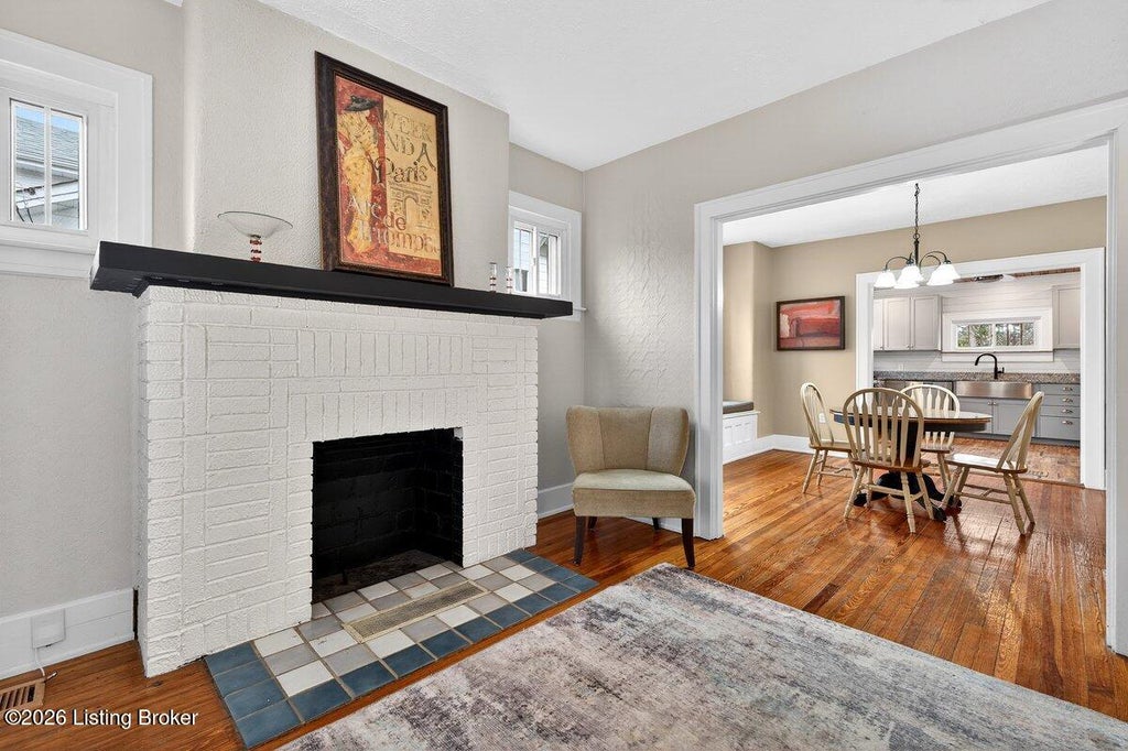 Photo of 3706 Grandview Ave, Louisville, KY 40207 (MLS # 1727133)