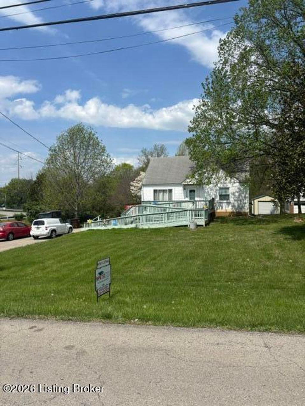 Photo of 4609 Glen Rose Rd, Louisville, KY 40229 (MLS # 1714118)