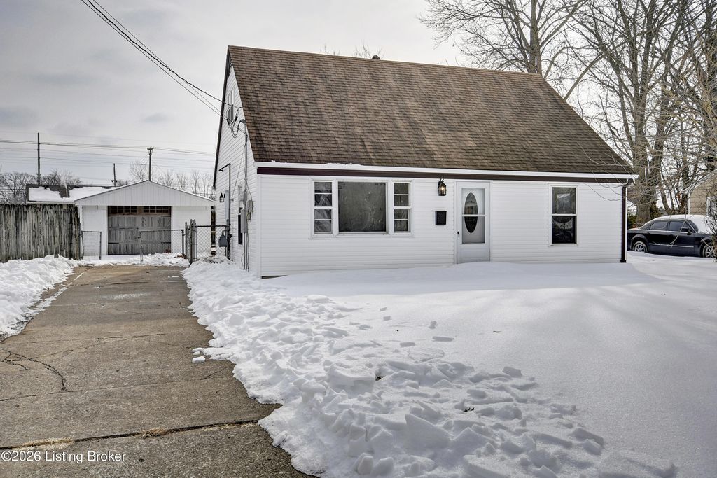 Photo of 13501 Horncastle Way, Louisville, KY 40272 (MLS # 1708519)