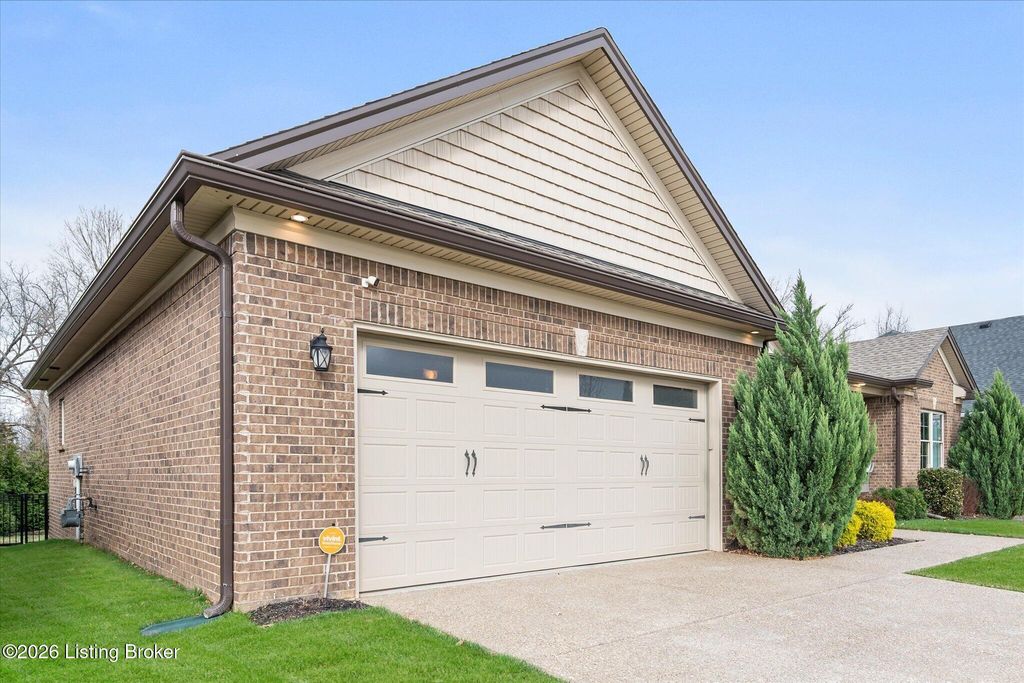 Photo of 7712 Niemann Dr, Louisville, KY 40291 (MLS # 1711164)