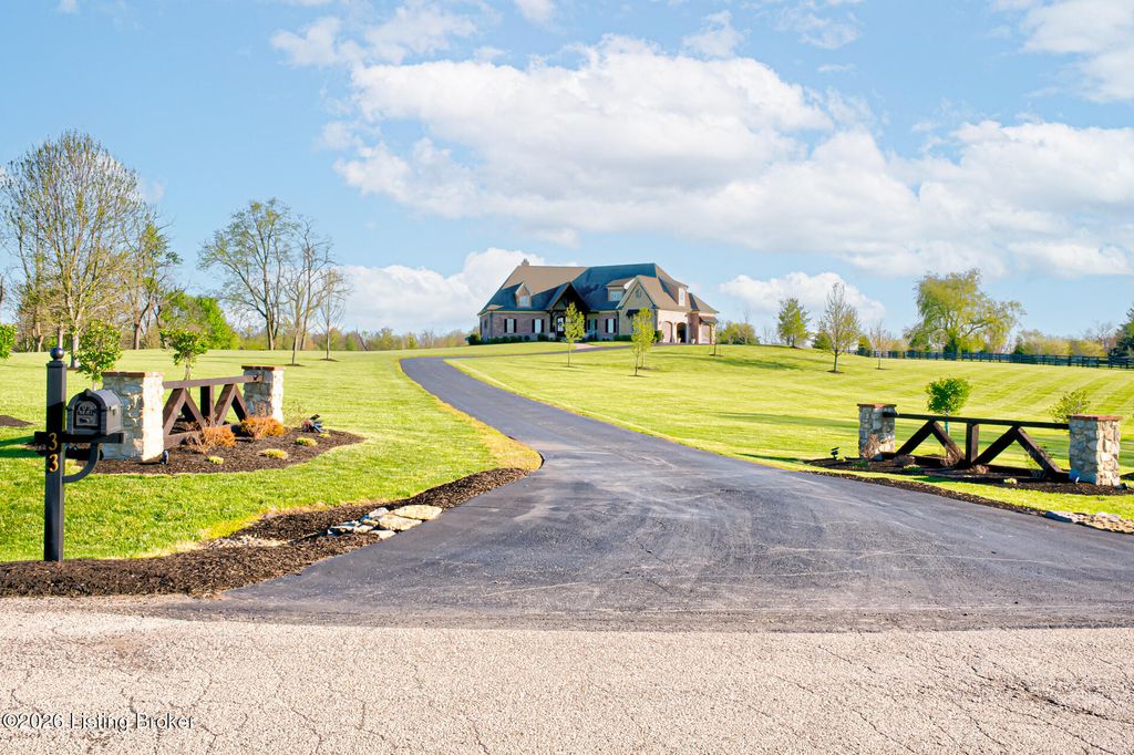 Photo of 33 Timberwood Dr, Simpsonville, KY 40067 (MLS # 1714296)