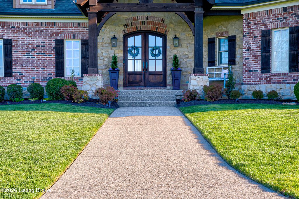 Photo of 33 Timberwood Dr, Simpsonville, KY 40067 (MLS # 1714296)