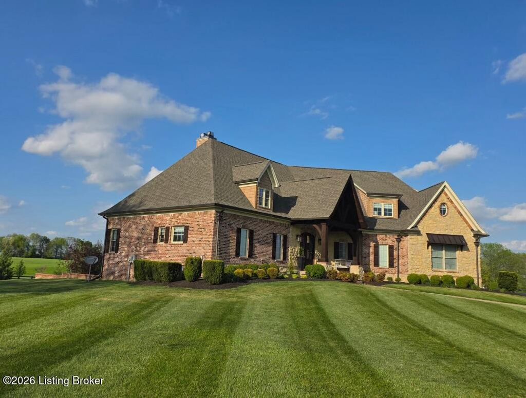 Photo of 33 Timberwood Dr, Simpsonville, KY 40067 (MLS # 1714296)
