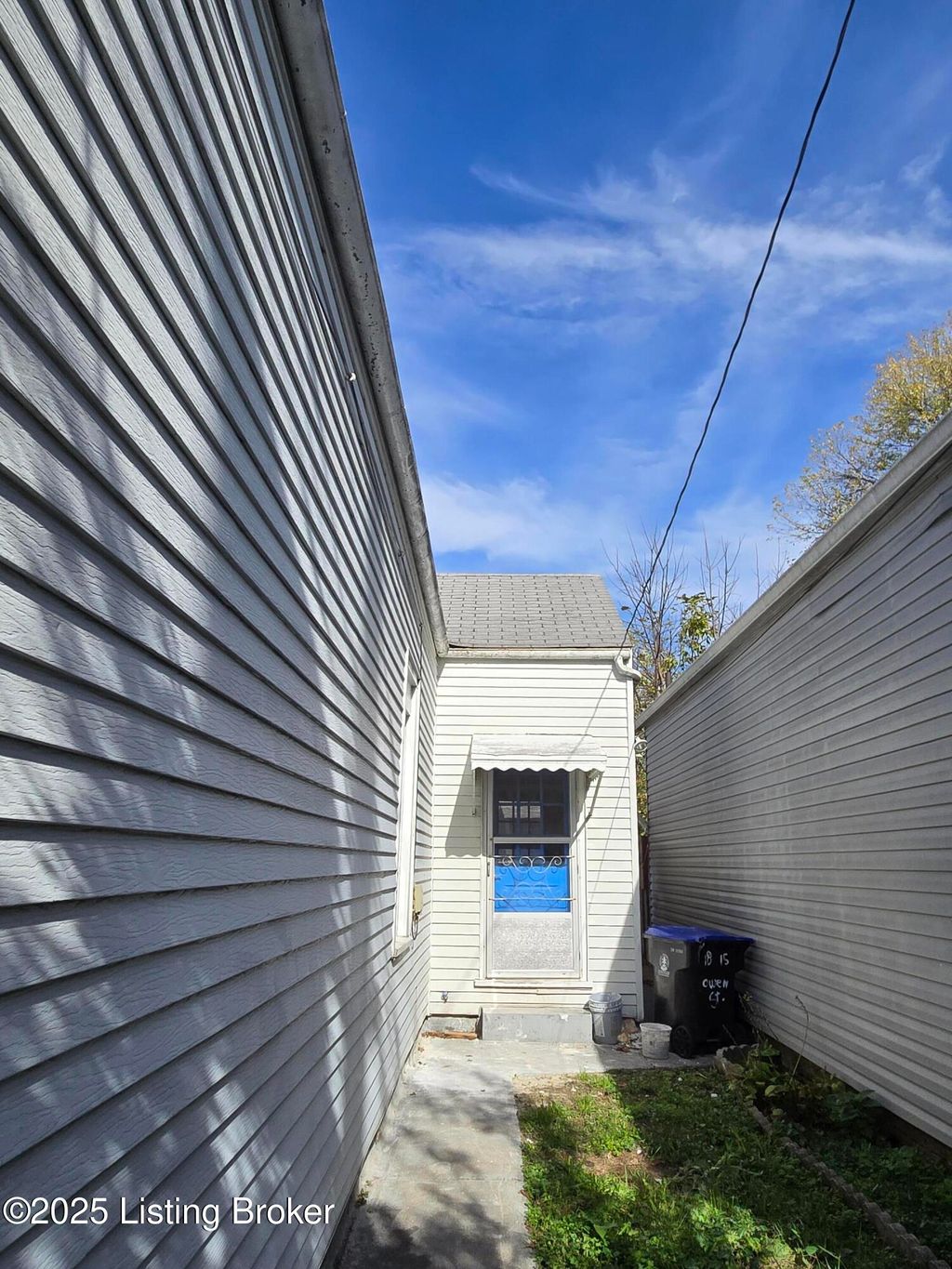 Photo of 1815 Owen St, Louisville, KY 40203 (MLS # 1708832)