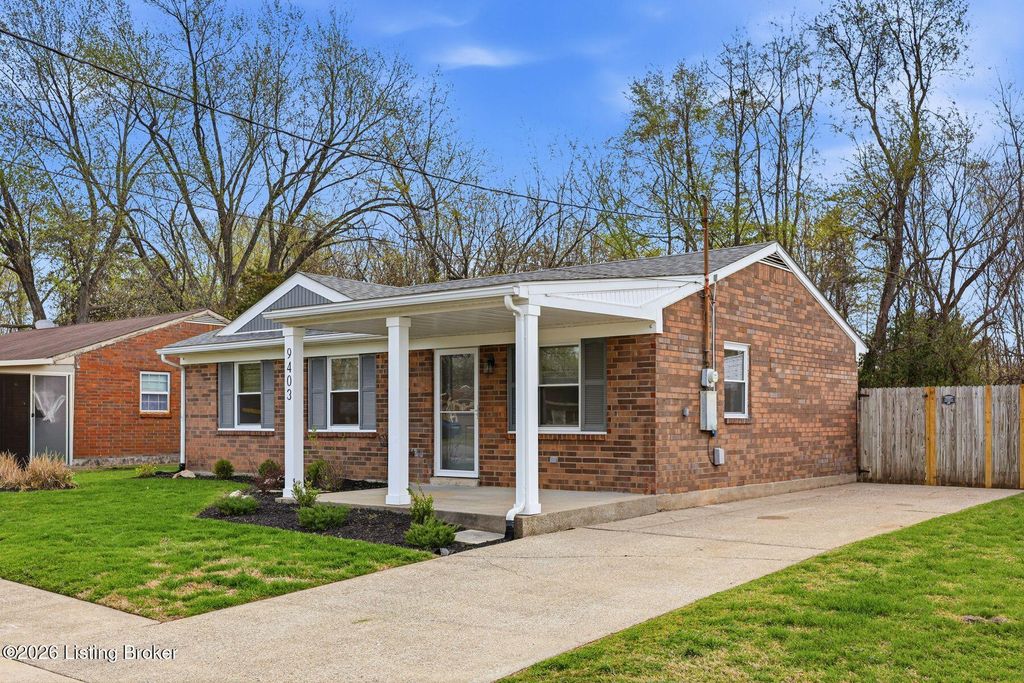 Photo of 9403 Moonridge Pl, Louisville, KY 40229 (MLS # 1713137)