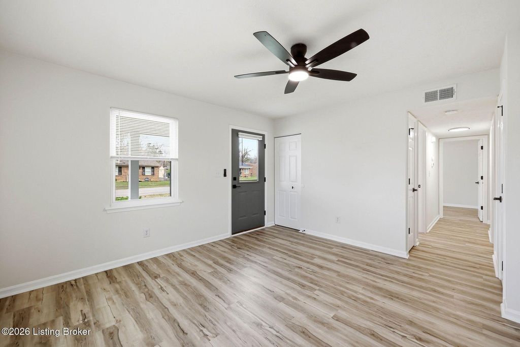 Photo of 9403 Moonridge Pl, Louisville, KY 40229 (MLS # 1713137)