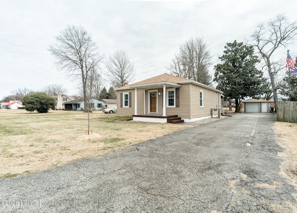 Photo of 4916 Valley Station Rd, Louisville, KY 40272 (MLS # 1707738)