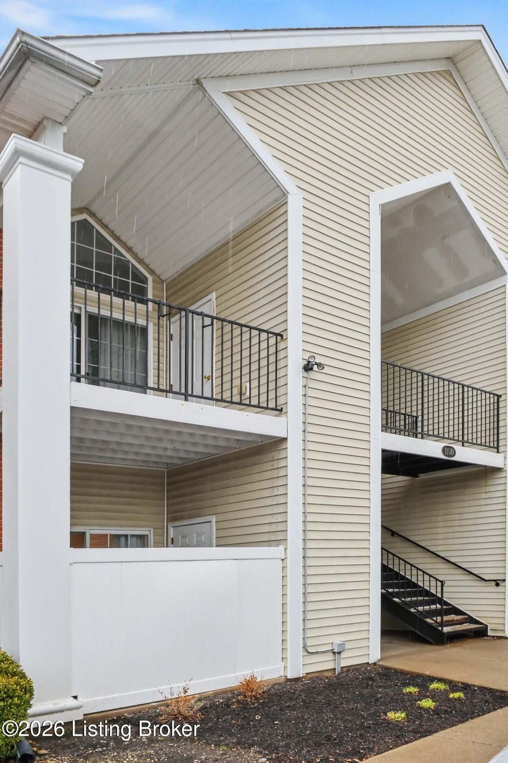 Photo of 1110 Westlynne Pl #UNIT 5, Louisville, KY 40222 (MLS # 1710495)