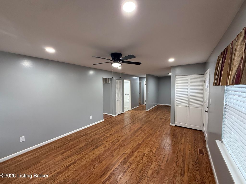 Photo of 3706 Glenlea Way, Jeffersontown, KY 40299 (MLS # 1707185)