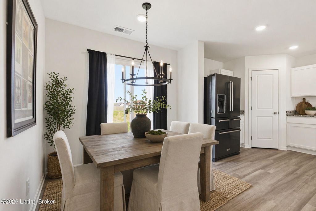 Photo of 572 Pinehurst Dr, Vine Grove, KY 40175 (MLS # 1715227)