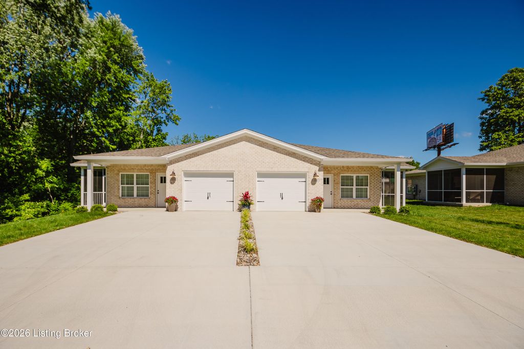 Photo of 1100 N Main St, Elizabethtown, KY 42701 (MLS # 1718549)