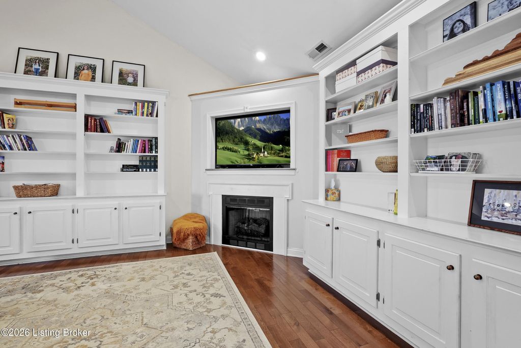 Photo of 396 Bridlewood Ave, Shelbyville, KY 40065 (MLS # 1713403)