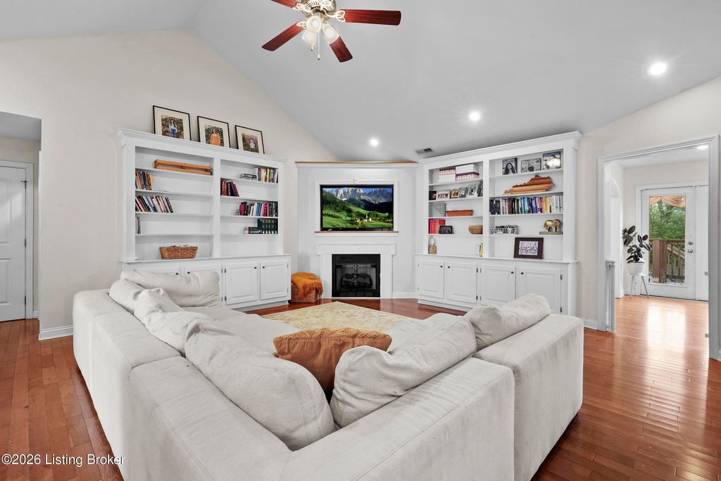 Photo of 396 Bridlewood Ave, Shelbyville, KY 40065 (MLS # 1713403)