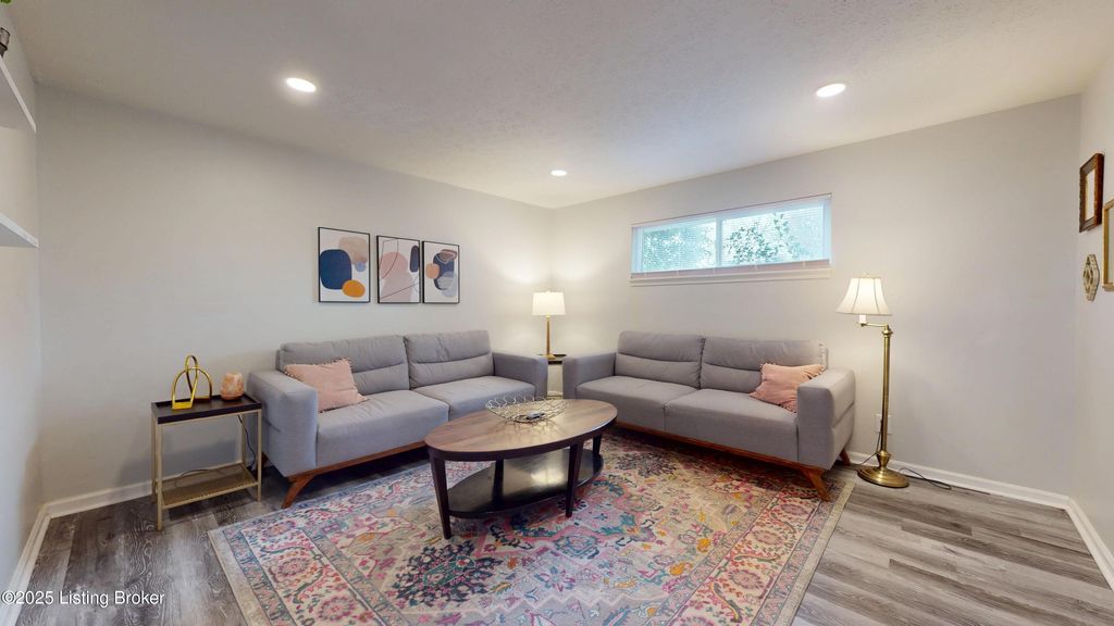 Photo of 2300 Dundee Rd #APT 2, Louisville, KY 40205 (MLS # 1705645)