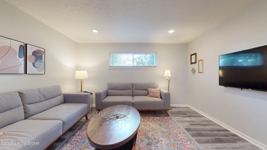 Photo of 2300 Dundee Rd #APT 2, Louisville, KY 40205 (MLS # 1705645)