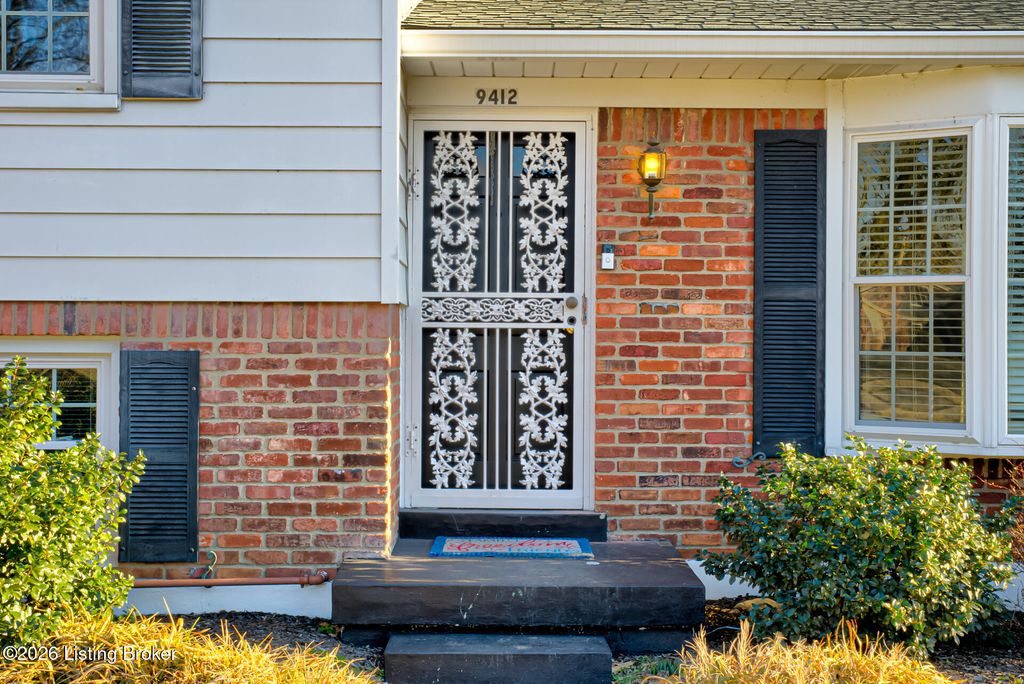 Photo of 9412 Tiverton Way, Louisville, KY 40242 (MLS # 1709646)