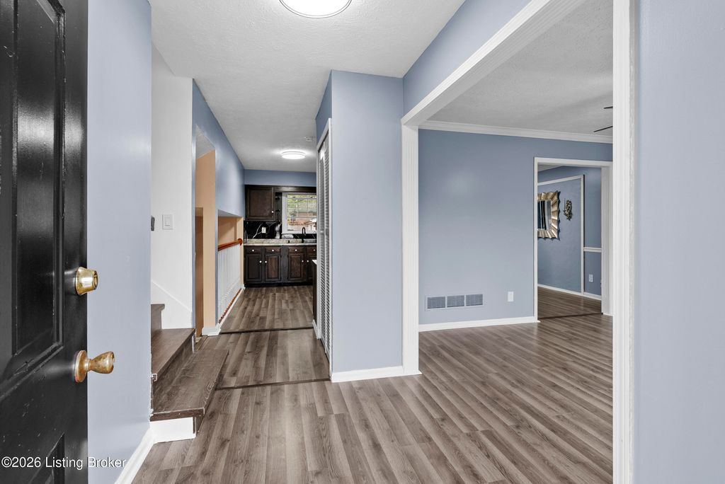 Photo of 4302 Chenwood Ln, Louisville, KY 40299 (MLS # 1712919)