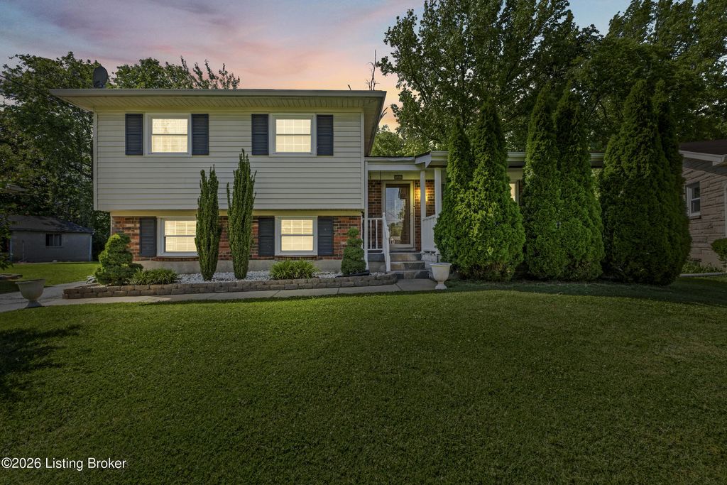 Photo of 7202 Lawnside Dr, Louisville, KY 40214 (MLS # 1717479)