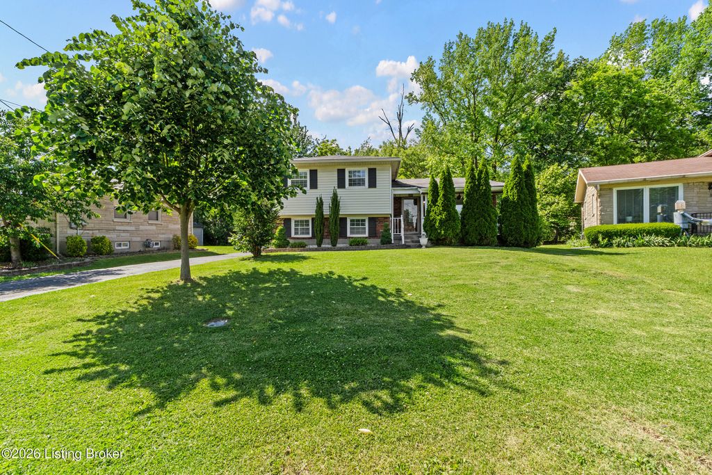 Photo of 7202 Lawnside Dr, Louisville, KY 40214 (MLS # 1717479)