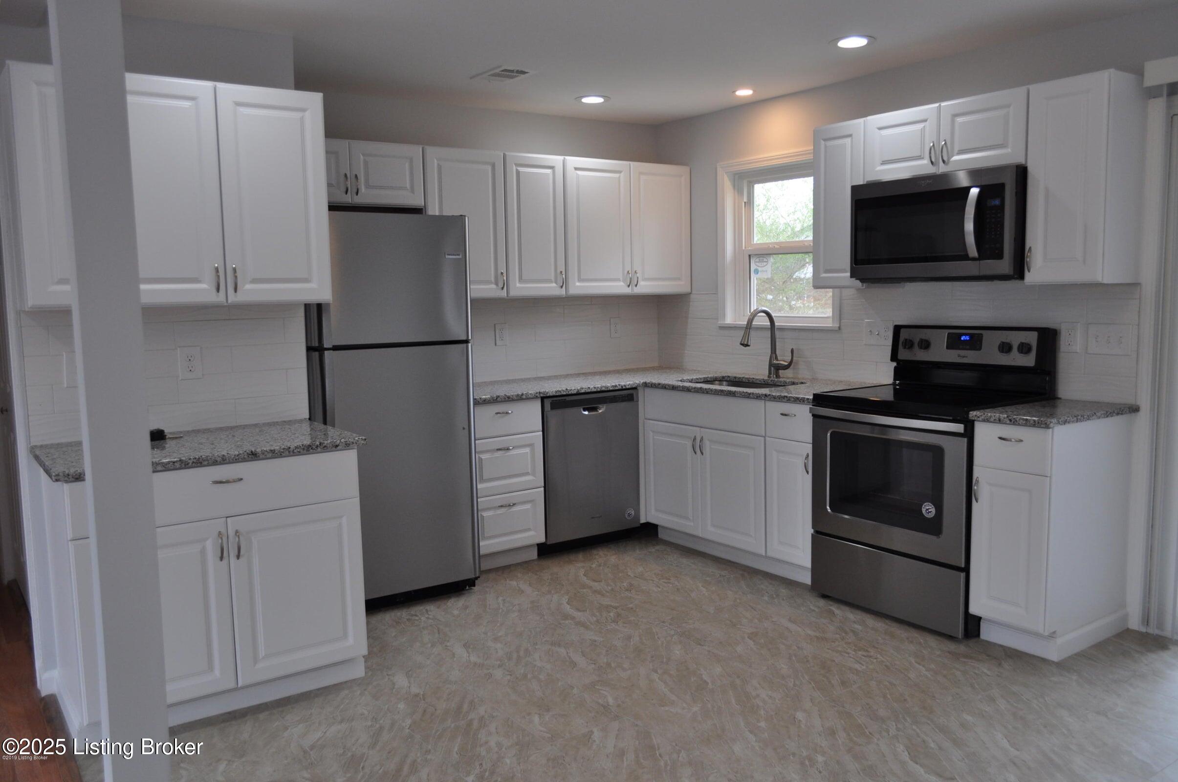 4806 Shasta Trail, Louisville, Kentucky image 2