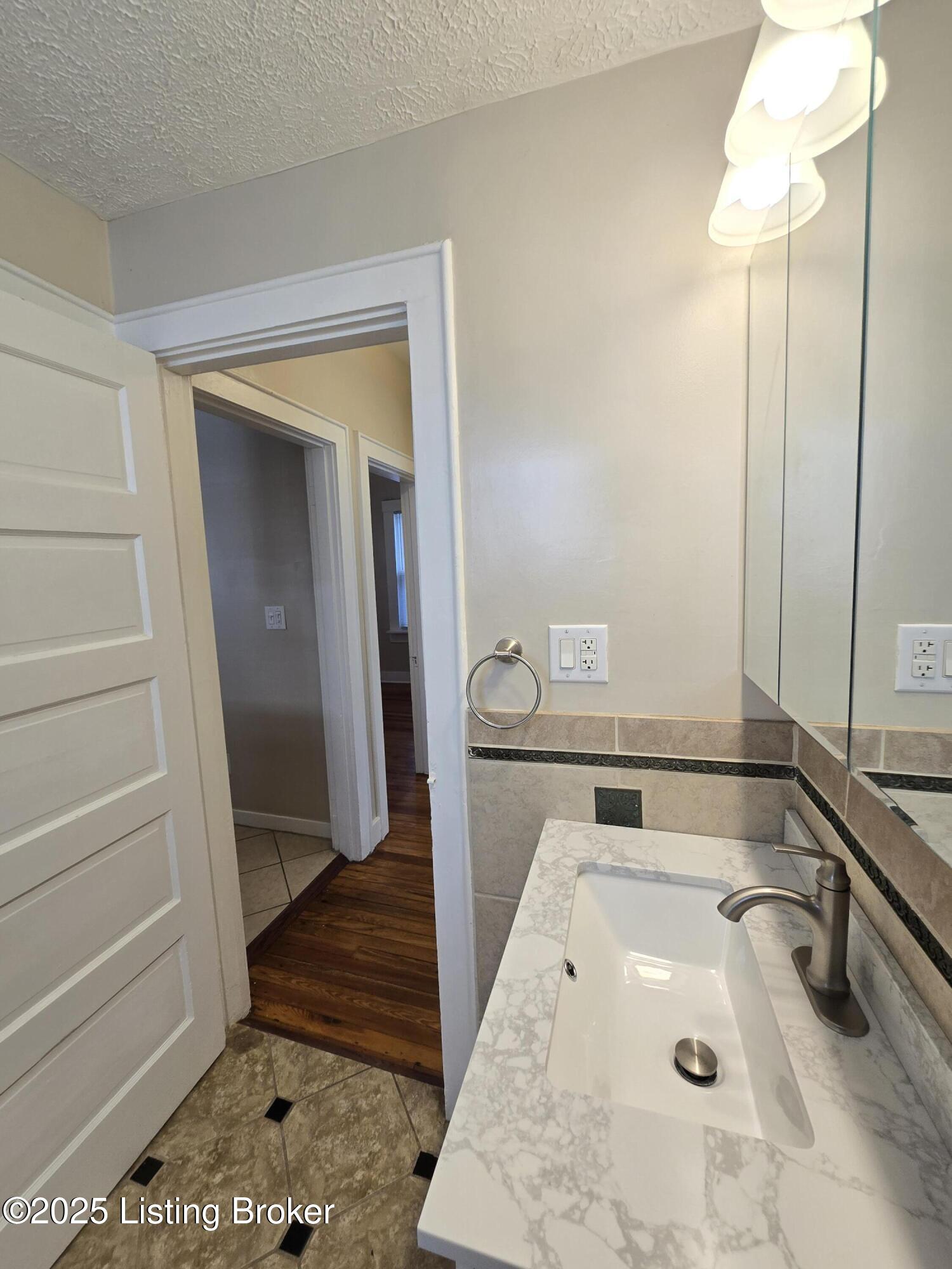 513 E Barbee Ave, Louisville, Kentucky image 20