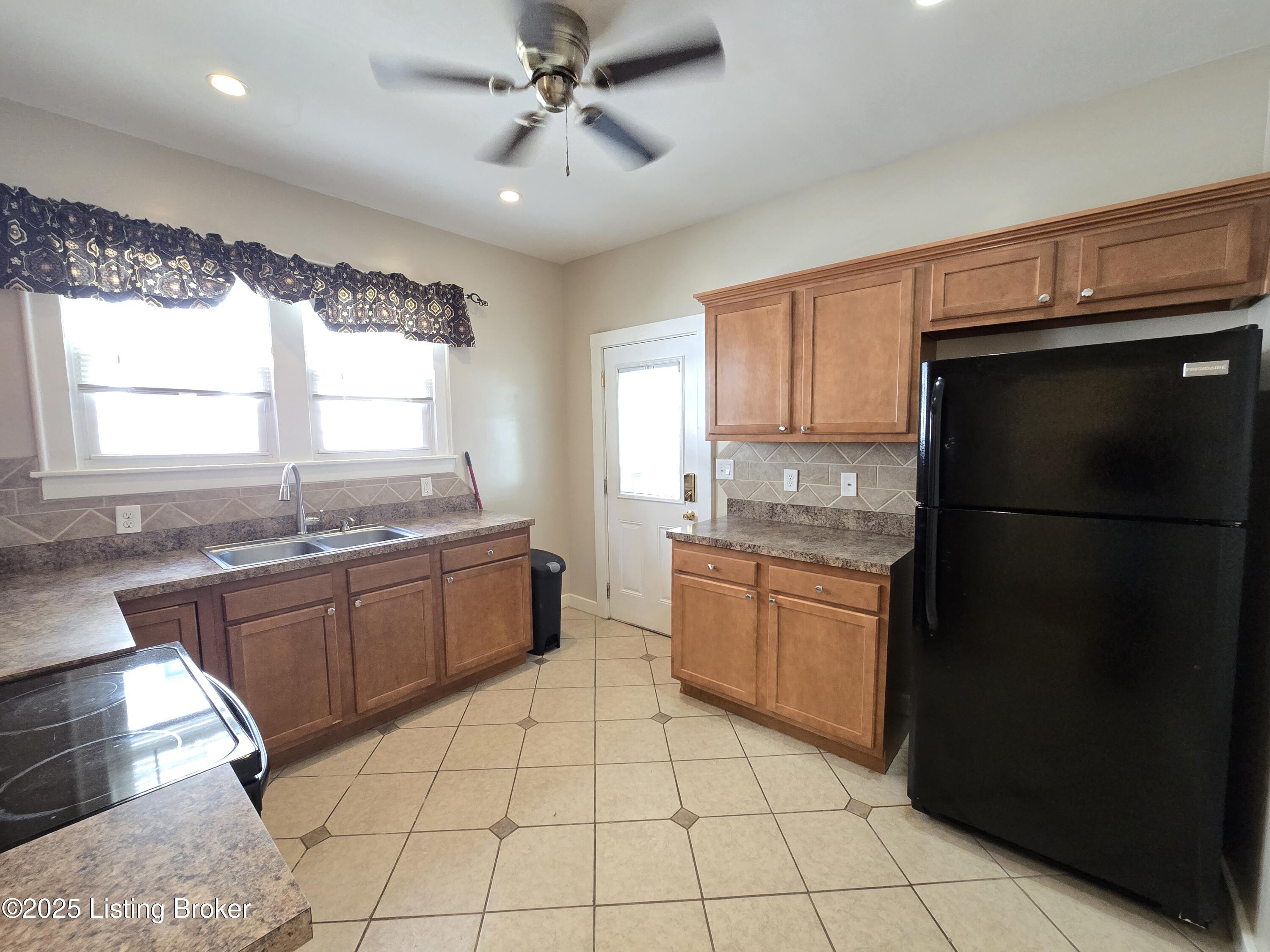 513 E Barbee Ave, Louisville, Kentucky image 24