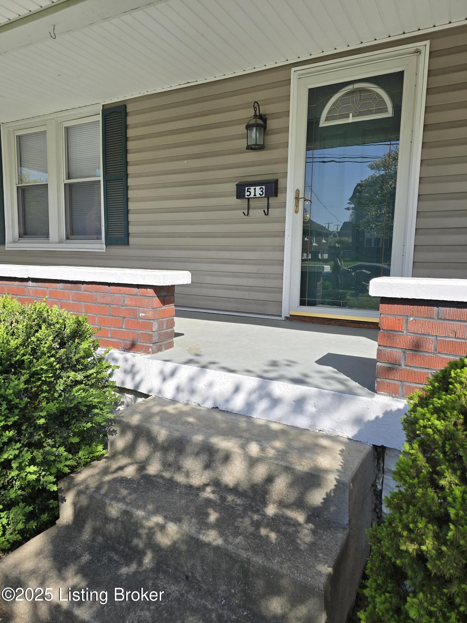 513 E Barbee Ave, Louisville, Kentucky image 4
