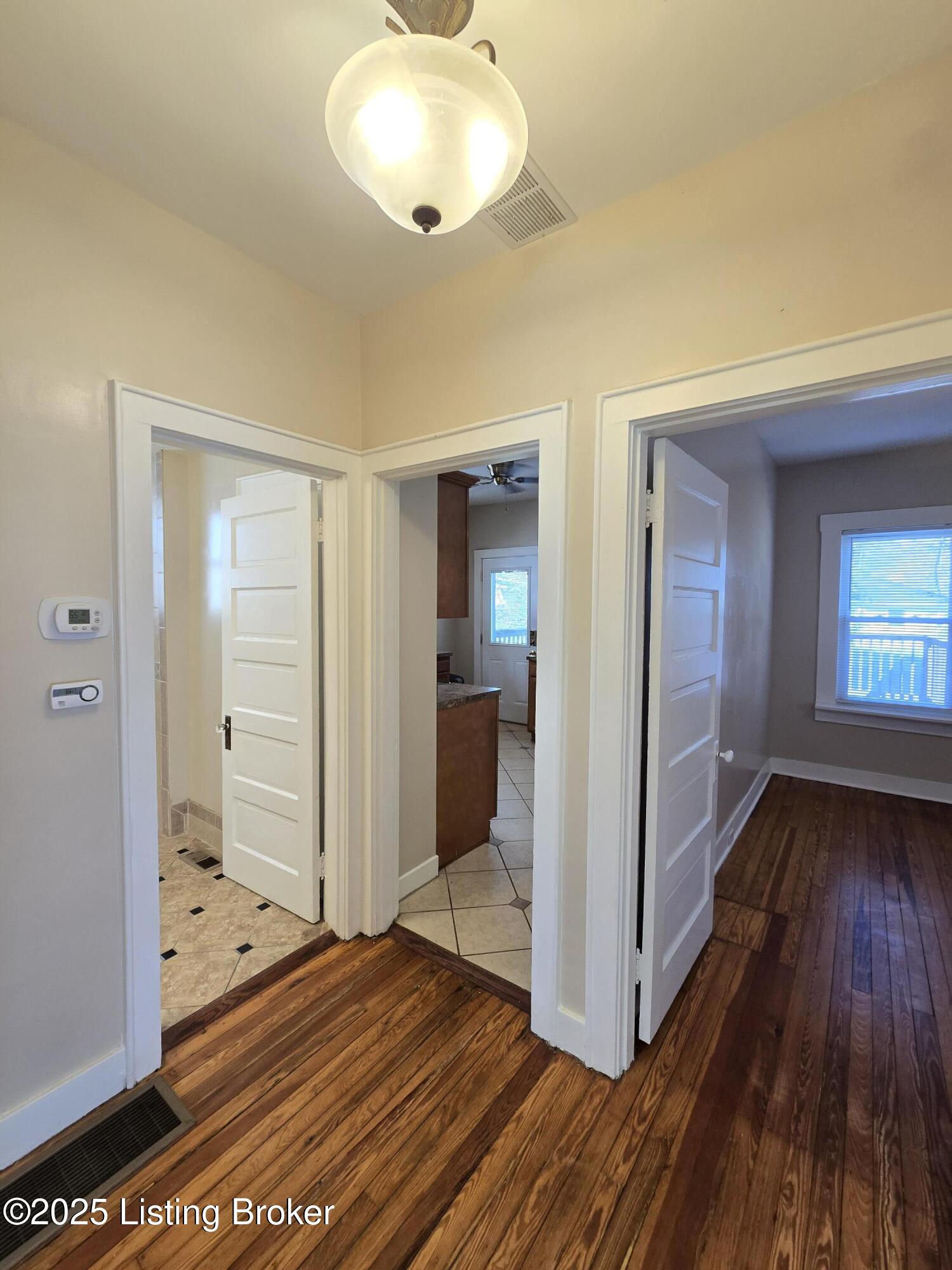 513 E Barbee Ave, Louisville, Kentucky image 16