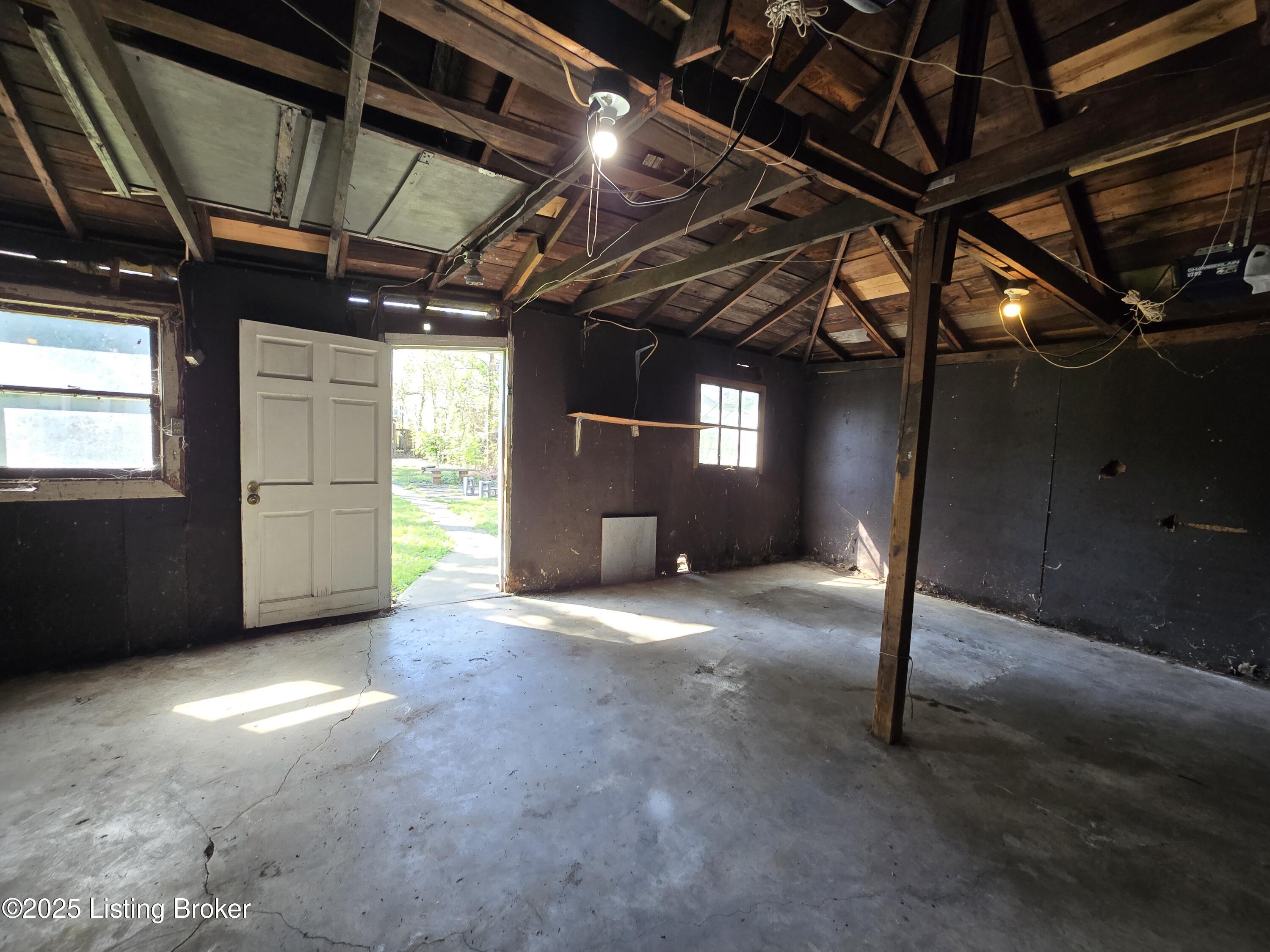 513 E Barbee Ave, Louisville, Kentucky image 42