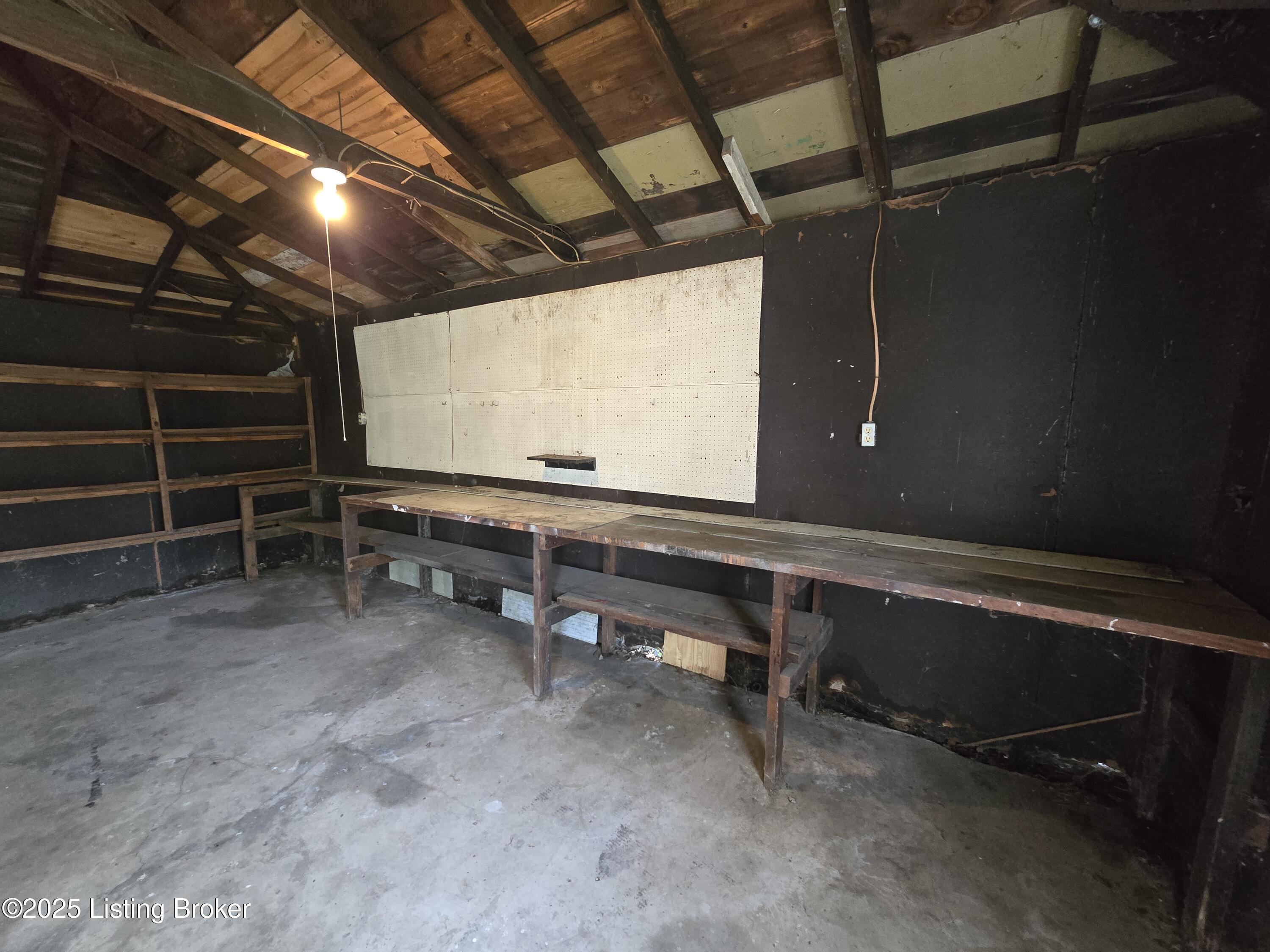 513 E Barbee Ave, Louisville, Kentucky image 40